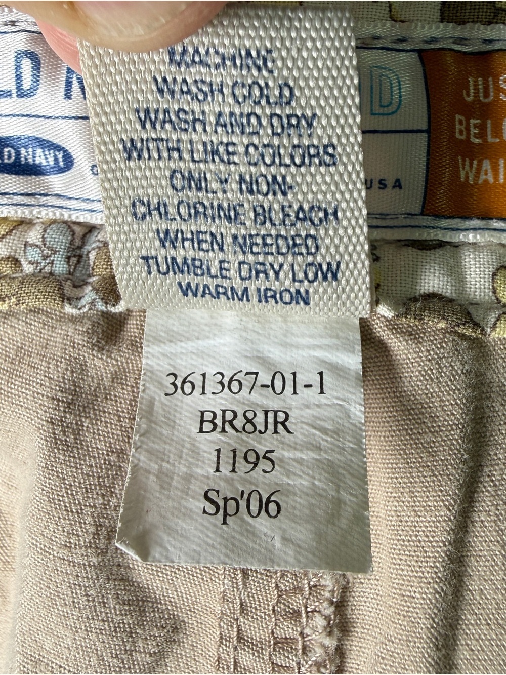 Vintage Y2K Old Navy Cargo Capris | Size 12 | Khaki | Roll-Tab Hem | Crunchy - Picture 8 of 8